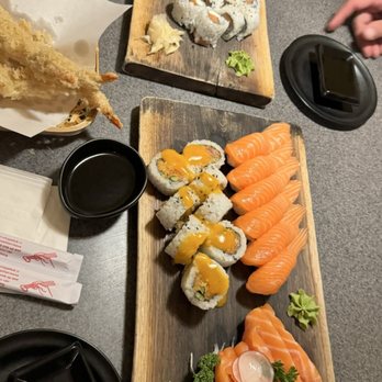 Sushi California - DC3 combo - Sushi Bars Near Me - Toronto, Ontario Sushi California - DC3 combo - Sushi Bars Near Me - Toronto, Ontario