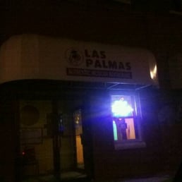 the front of the restaurant at night