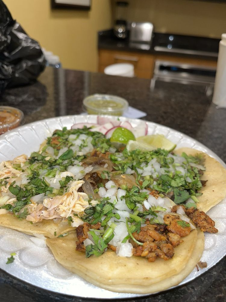 Tacos La Carreta - Photo 3