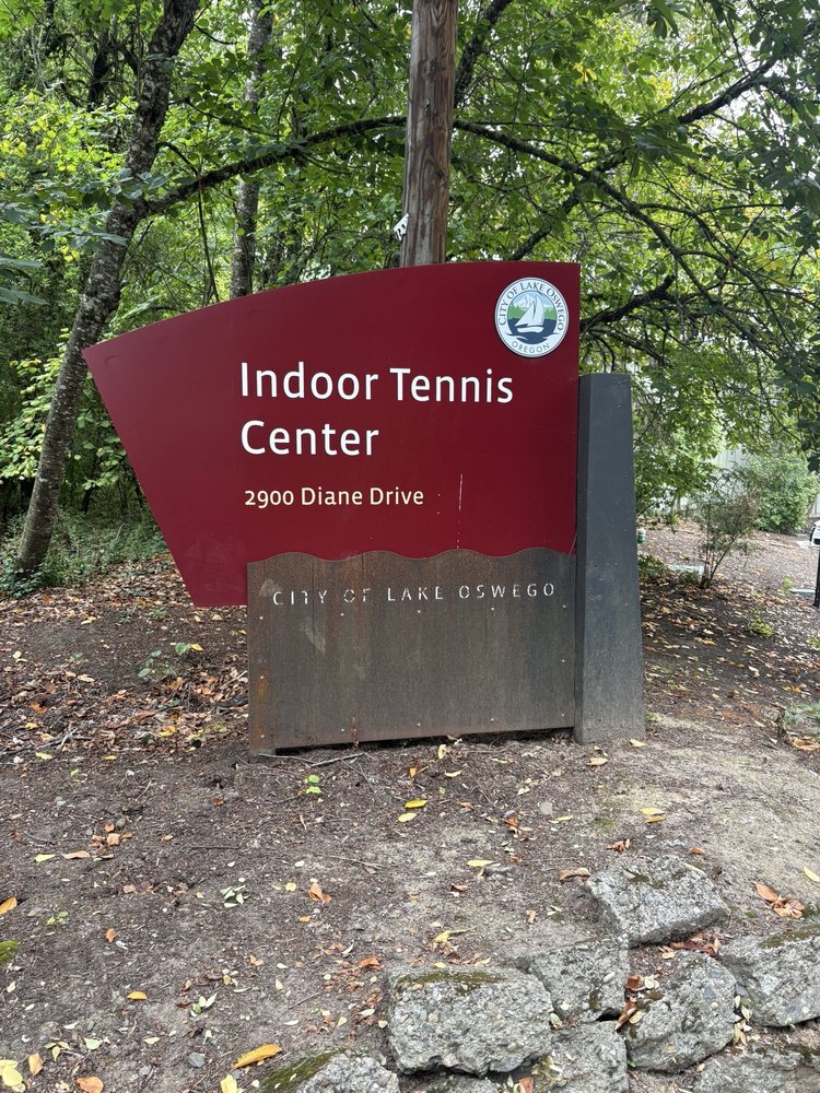 Lake Oswego Tennis Center Logo