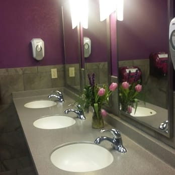 Planet Fitness - There are fresh flowers in the ladies locker room. - Gyms Near Me - Franklin, Wisconsin Planet Fitness - There are fresh flowers in the ladies locker room. - Gyms Near Me - Franklin, Wisconsin