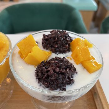 Mango Mango Dessert - Combo A1: Special Mango Juice Sago, Pomelo with mango ice cream, as well as mango mochi - Desserts Near Me - Chicago, Illinois