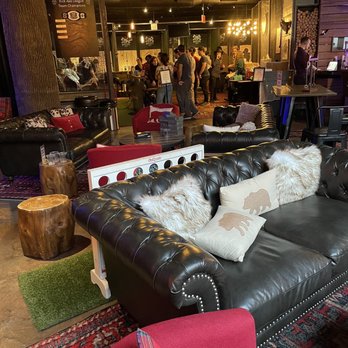 Kick Axe Throwing - Entry and throwing area - Bars Near Me - Brooklyn, New York