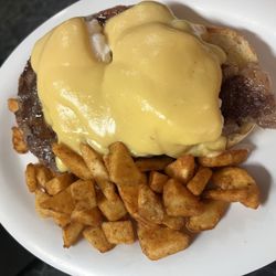 Champ's Diner - Steak Benedict