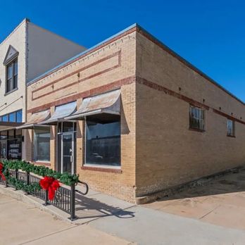 Red’s Corner - Bars Near Me - Rockdale, Texas