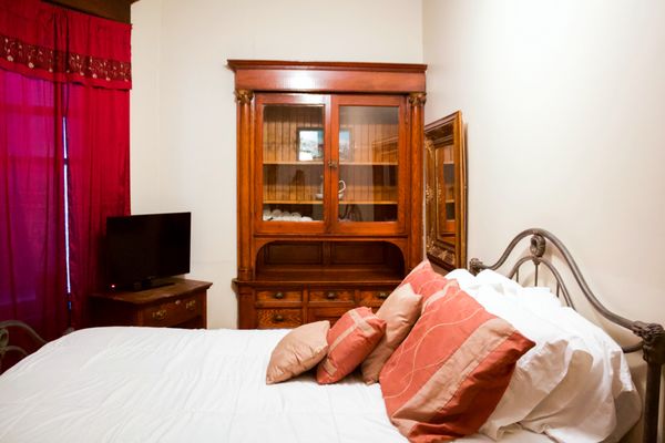 Old Chicago Inn featuring Room 13 by null