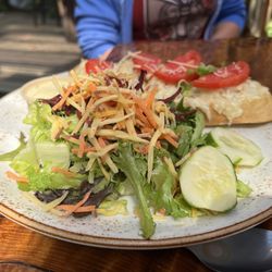Drift Inn - Excellent salad and bread choices