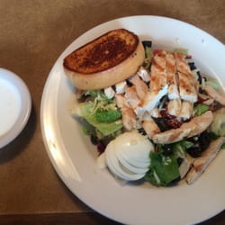 McKenzie Pub - Grilled chicken salad.