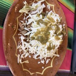 Sope con carnitas