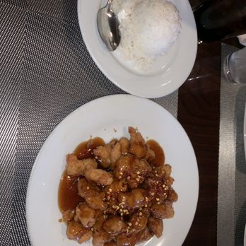 Pad Thai - General Tso chicken with level 5 spice no vegetables - Thai Near Me - Saint Louis, Missouri