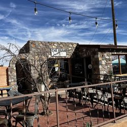 The bean on mesquite - Front patio