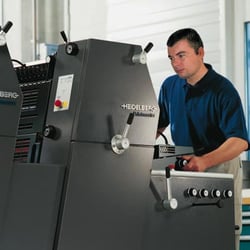 Dimension Internet - Conducteur offset sur une machine Heidelberg