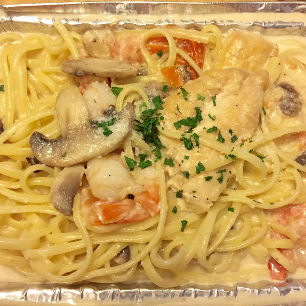 Customized pasta: linguine, chicken, shrimp, fresh tomato & mushroom, garlic creamy sauce Customized pasta: linguine, chicken, shrimp, fresh tomato & mushroom, garlic creamy sauce