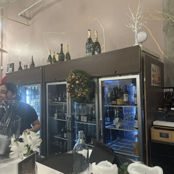 Fizz Champagne & Bubbles Bar - Champagne fridge - Champagne Bars Near Me - Sacramento, California