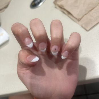 Rock Star Nails & Spa - Bad nail art, uneven nails - Nail Technicians Near Me - Skokie, Illinois Rock Star Nails & Spa - Bad nail art, uneven nails - Nail Technicians Near Me - Skokie, Illinois