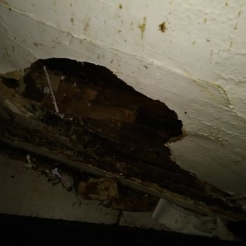 Action Management - Other side of shower on kitchen side. - Property Management Near Me - Long Beach, California Action Management - Other side of shower on kitchen side. - Property Management Near Me - Long Beach, California