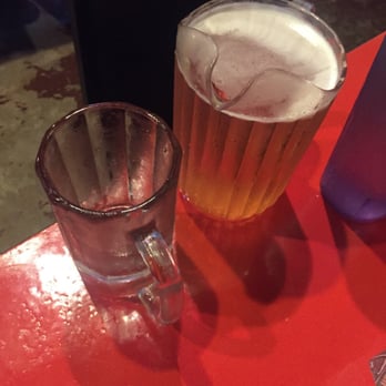 BreWingZ Restaurant and Bar - 32 oz picture vs a mug. Should've bought the mug. The picture of beer is ridiculously small. - Chicken Wings Near Me - Houston, Texas BreWingZ Restaurant and Bar - 32 oz picture vs a mug. Should've bought the mug. The picture of beer is ridiculously small. - Chicken Wings Near Me - Houston, Texas