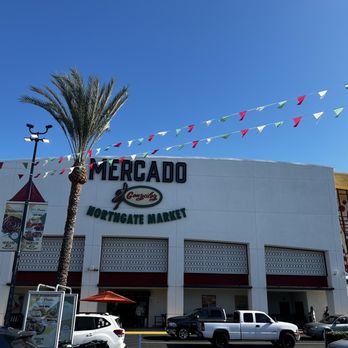 Mercado Gonzalez - Grocery store where valet is needed is a red flag - Mexican Near Me - Costa Mesa, California