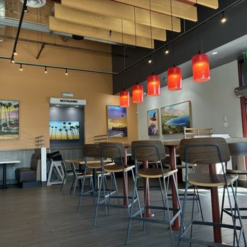 Habit Burger & Grill - Seating area - Burgers Near Me - Fairfield, California