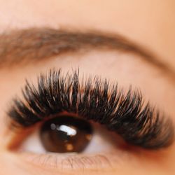 Emerald Fern - To maintain a healthy fluffy look make sure to clean your lashes daily. Check out our instagram page @emeraldfernandco for more info