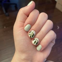 Gel manicure with custom nail art Gel manicure with custom nail art