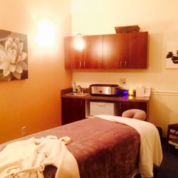 Hand & Stone Massage and Facial Spa