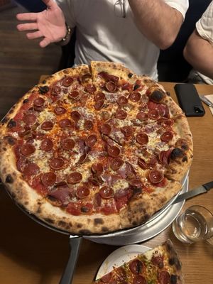 East Glisan Pizza Lounge by null