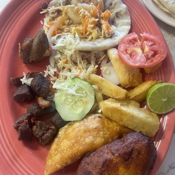 Golfo De Fonseca Restaurant - Botana plate - Latin American Near Me - Pacoima, California Golfo De Fonseca Restaurant - Botana plate - Latin American Near Me - Pacoima, California