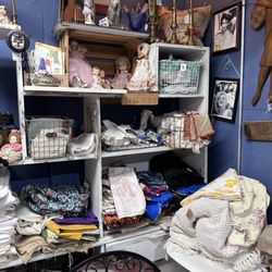 Old Town Buda Antique Mall