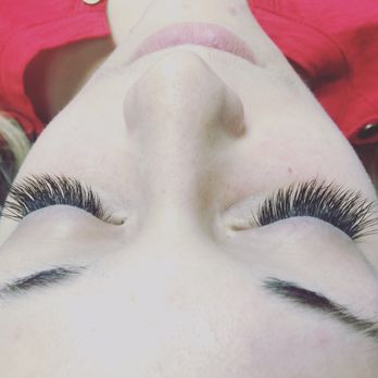 Allison Brunette Esthetics - B curl dramatic cat eye 9-13s - Eyelash Service Near Me - Tacoma, Washington