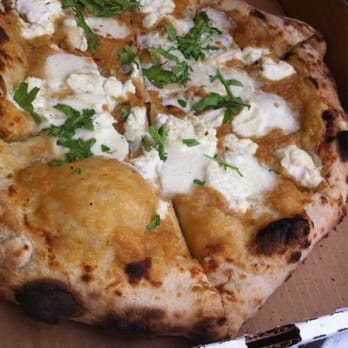 Bola Pizza Catering - Garlic Pizza - fresh and awesome - Caterers Near Me