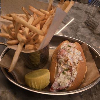 Salt & Pearl - Maine Seafood Roll (with Lobster) - Seafood Near Me - Redondo Beach, California Salt & Pearl - Maine Seafood Roll (with Lobster) - Seafood Near Me - Redondo Beach, California