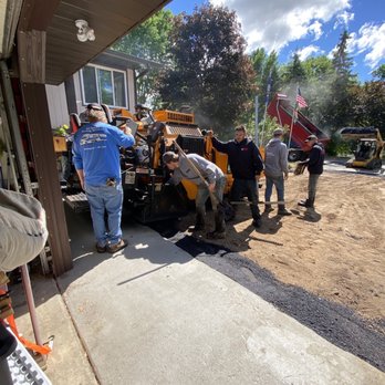 Hanson Paving - Setting the equipment for the paving - Masonry/Concrete Near Me - Sauk Rapids, Minnesota Hanson Paving - Setting the equipment for the paving - Masonry/Concrete Near Me - Sauk Rapids, Minnesota