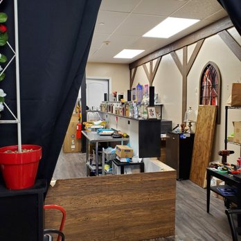 Casting Whimsy Tea - a view of a studio - Coffee & Tea Near Me - Woodstock, Illinois