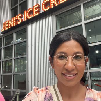 Jeni's Splendid Ice Creams - Cooling off with Gooey Butter Cake! - Ice Cream & Frozen Yogurt Near Me - Atlanta, Georgia