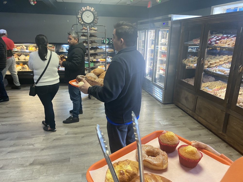 CHRISTIANS BAKERY 2 Updated August 2024 44 Photos 1522 Pine Log