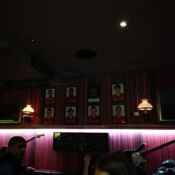 Andy's pub - What a very strange place, sportsbar and karaoke..?