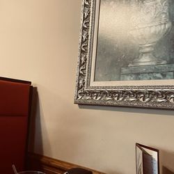 Mario's Pizza - Even the picture frames are dust free