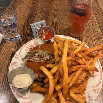 Crushed by Giants - Havana Sandwich w/fries, NA Sour - Brewpubs Near Me - Chicago, Illinois