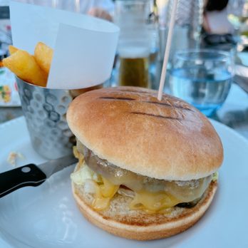 Rubbing House - Burger! - Pubs Near Me - Epsom, SRY
