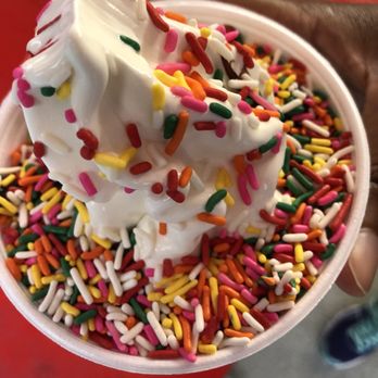 Dairy Depot - Vanilla and hot fudge with sprinkles - Ice Cream & Frozen Yogurt Near Me - Delaware, Ohio