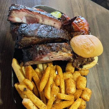 Fink's BBQ Roadhouse - Sampler. - American Near Me - Suffern, New York