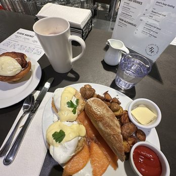 Field House - Cinnamon roll, mocha, salmon eggs Benedict - Coffee & Tea Near Me - Mill Creek, Washington Field House - Cinnamon roll, mocha, salmon eggs Benedict - Coffee & Tea Near Me - Mill Creek, Washington