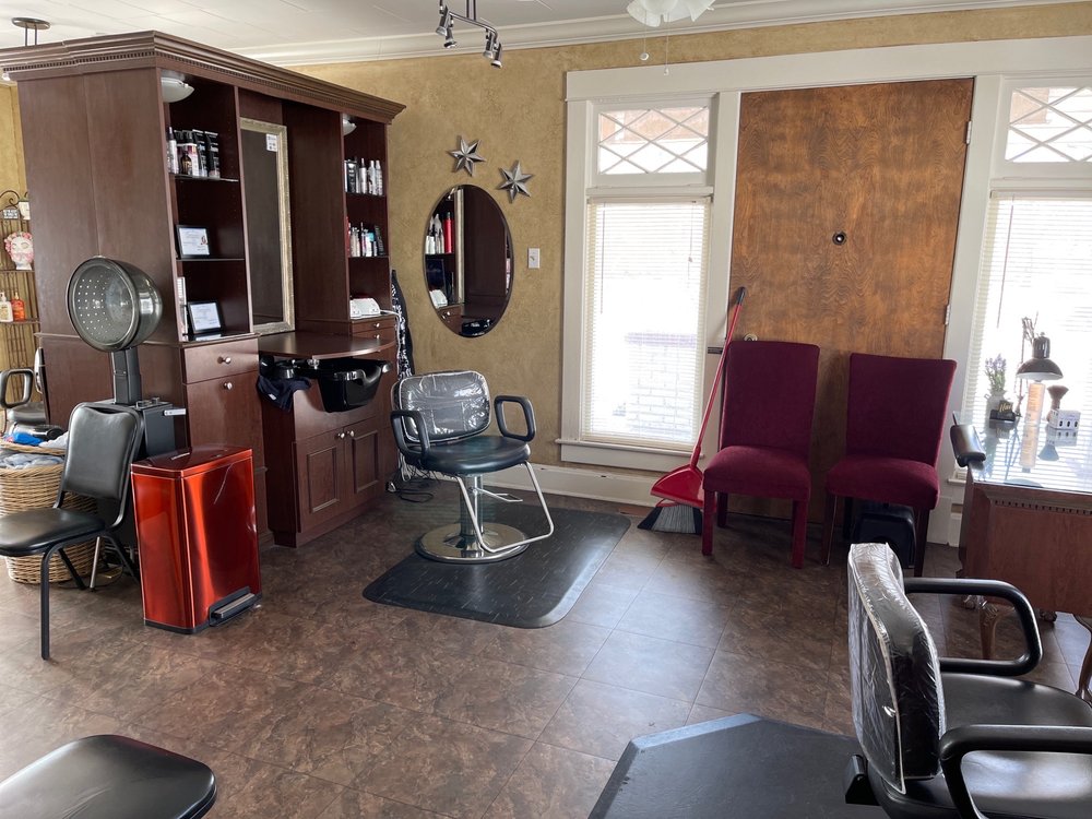 HEADZ UP SALON Updated September 2024 11 Photos 823 S Madison St