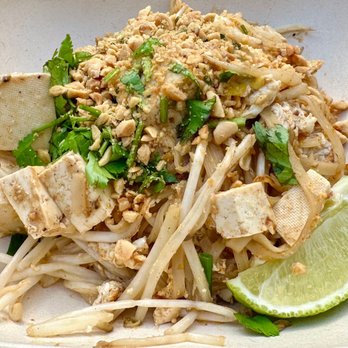 Thai Mee Up - Tofu Phad Thai - Food Trucks Near Me - Kahului, Hawaii Thai Mee Up - Tofu Phad Thai - Food Trucks Near Me - Kahului, Hawaii