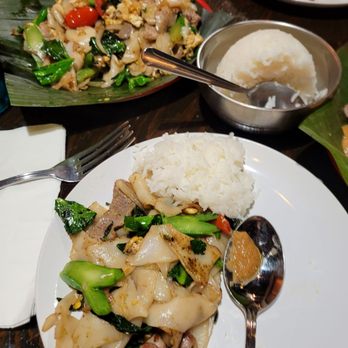 Sweet Basil Thai - Thai Near Me - Berkeley, California