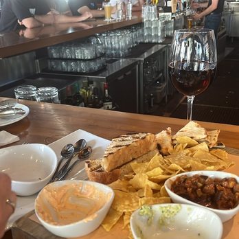 Kellys Landing - Appetizers are generous and good for sharing. Seats at the bar can be hard to find at lunch. - Sports Bars Near Me - Toronto, Ontario
