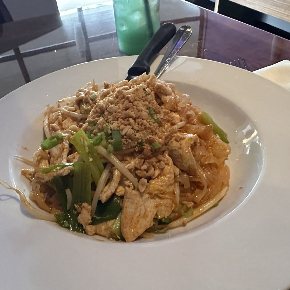Georgie's Alibi Monkey Bar - Pad Thai - Gay Bars Near Me - Wilton Manors, Florida