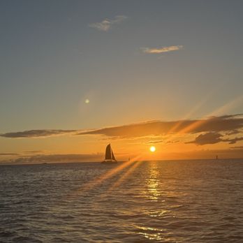 Oahu Catamarans - Sunset view from the boat - Boat Charters Near Me - Honolulu, Hawaii Oahu Catamarans - Sunset view from the boat - Boat Charters Near Me - Honolulu, Hawaii