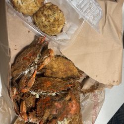 Blue Crabs Unlimited - Half dozen female crabs and to die for crab cakes